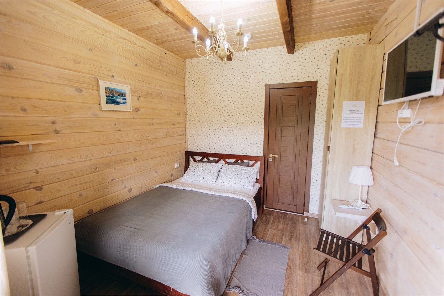 Стандартный номер с двуспальной кроватью на 1 этаже - фото 1