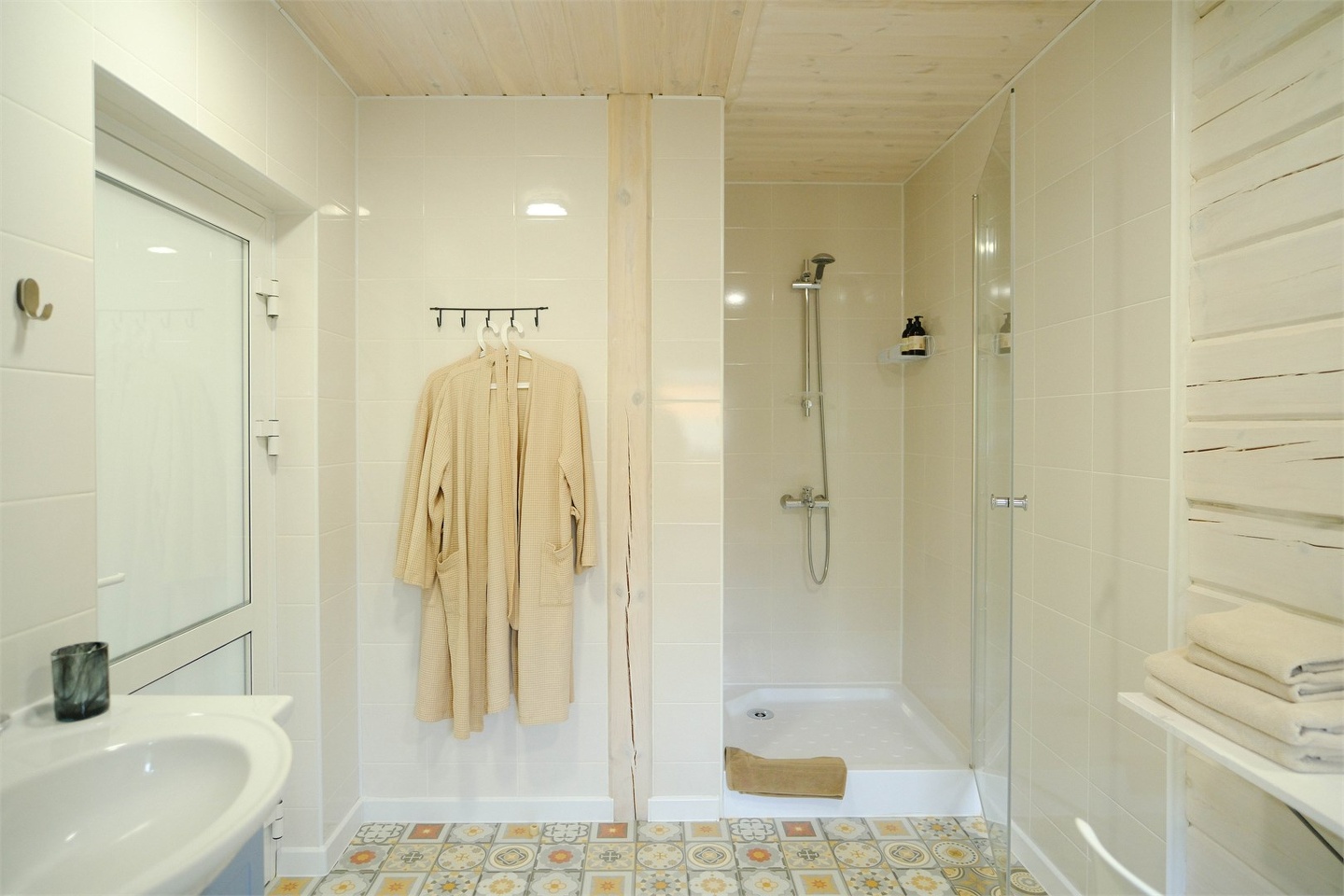 Стандартный  номер на 1 этаже "У реки" - фото 2