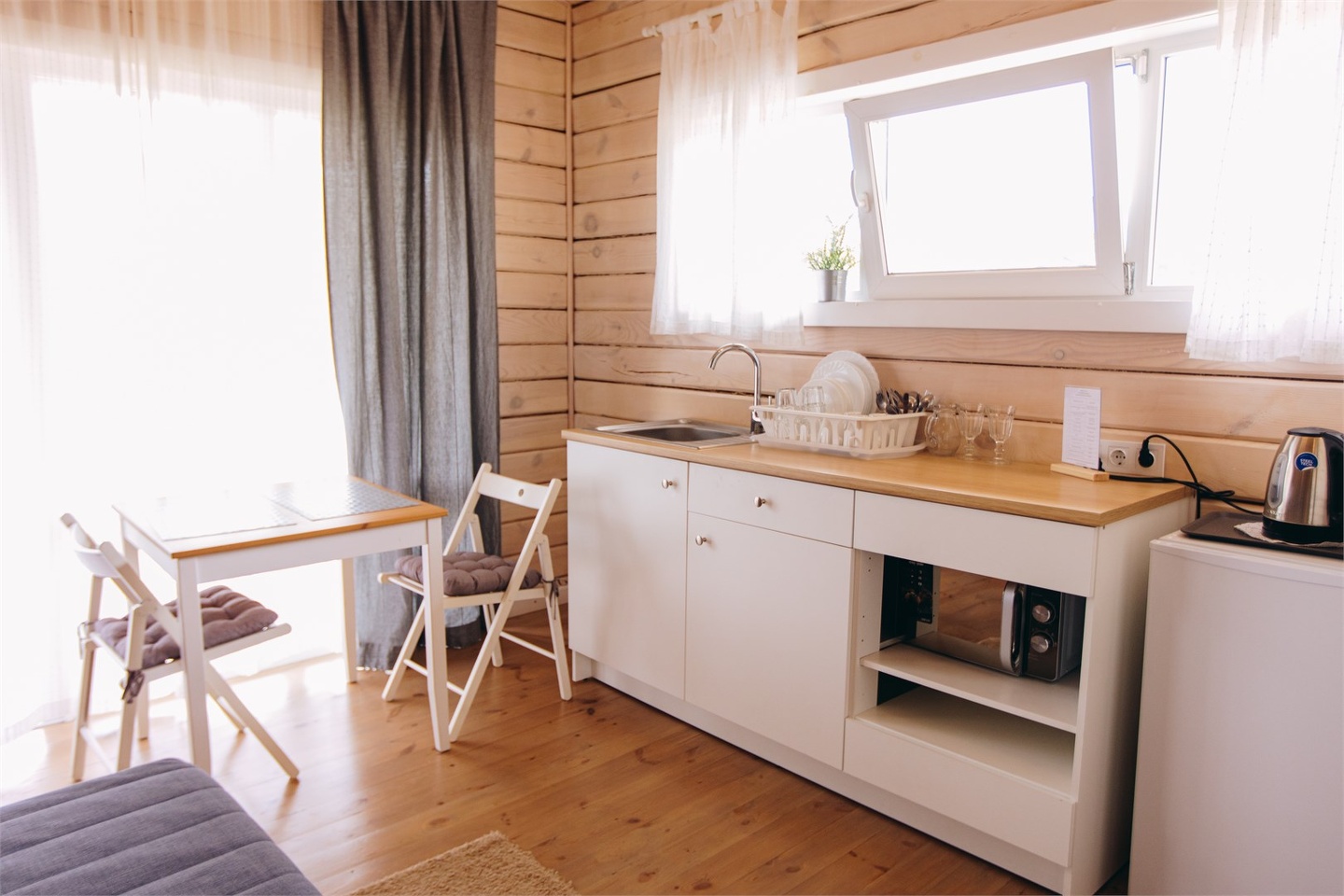 Шале - студия одноэтажное с двуспальной кроватью и диваном - фото 3