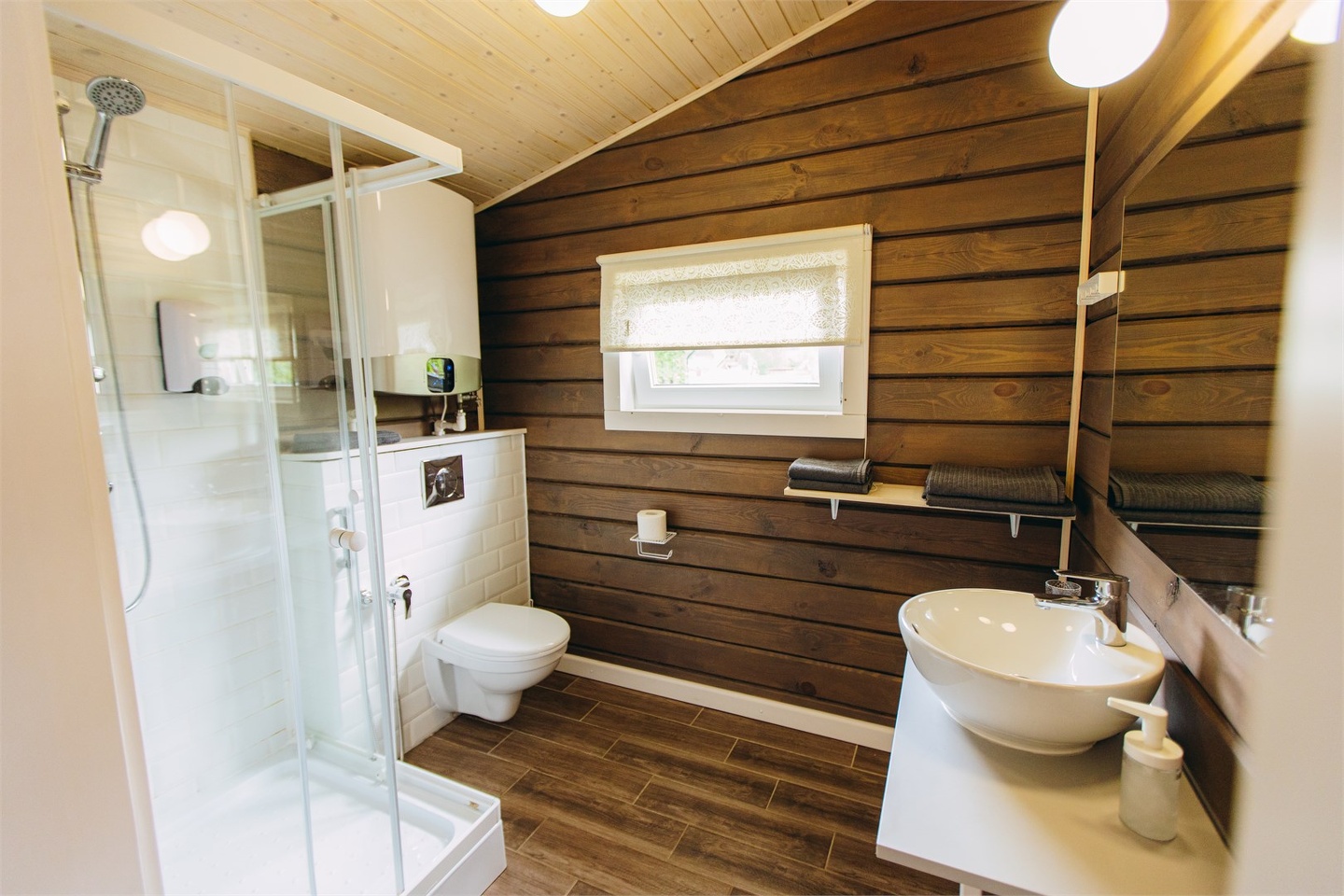 Шале - студия одноэтажное с двуспальной кроватью и диваном - фото 5