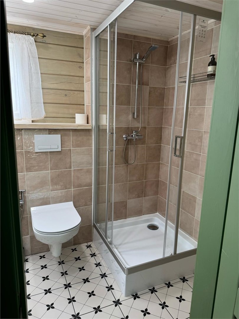 Шале двухэтажное с двумя спальнями и кухней-гостиной с видом на бассейн - фото 6