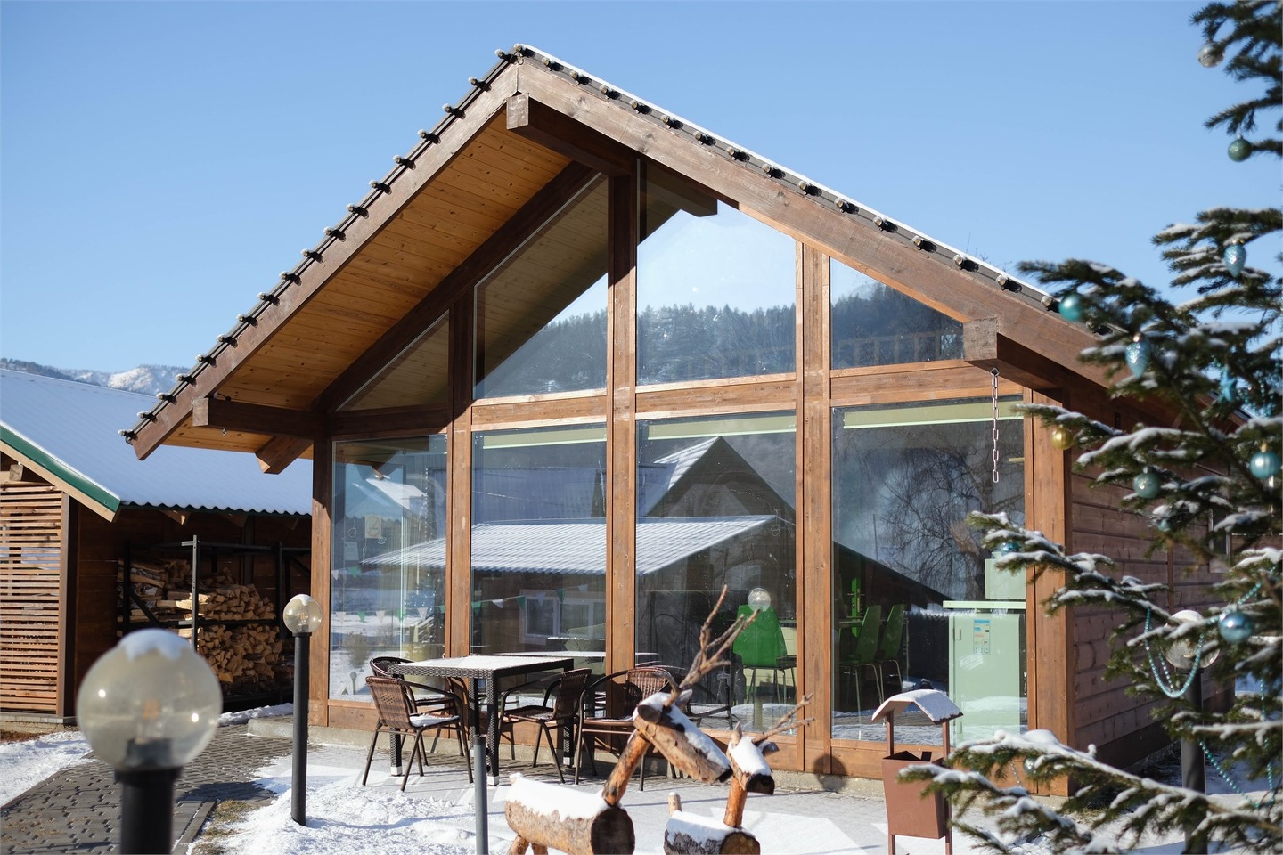 Шале двухэтажное с двумя спальнями, кухней-гостиной и видом на горы - фото 2