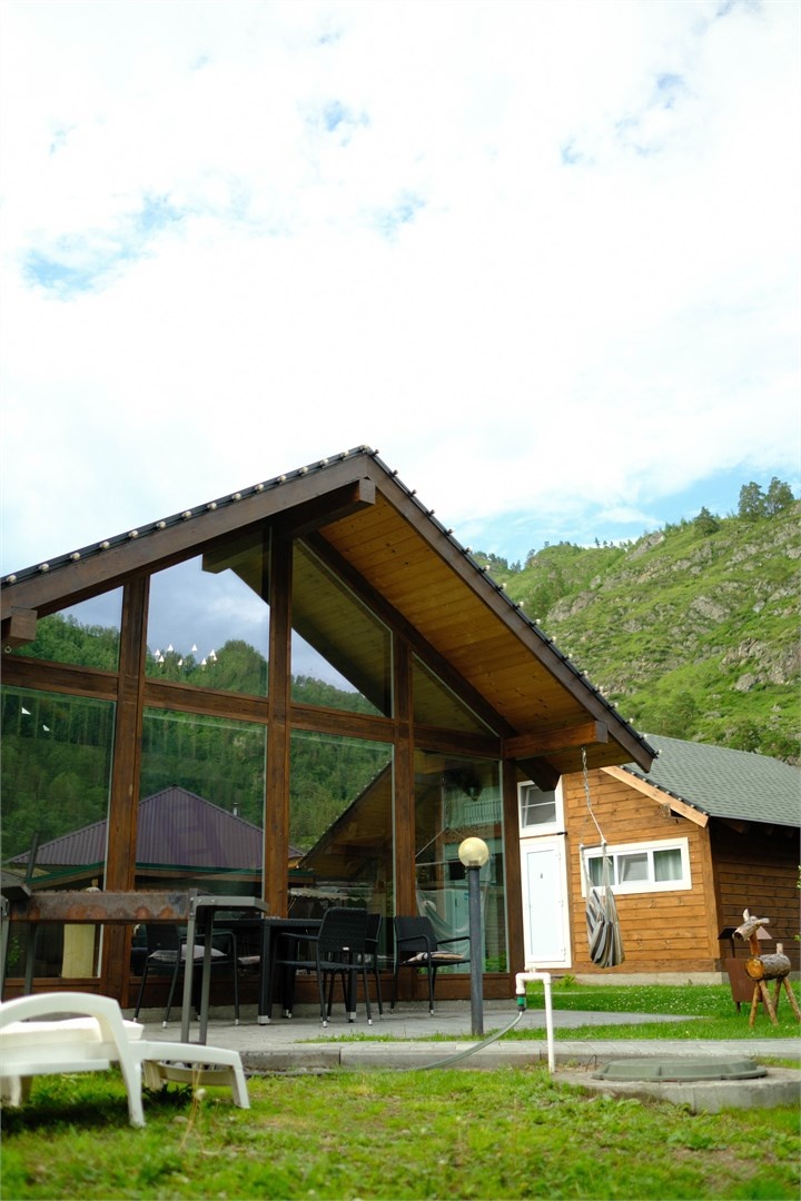 Шале двухэтажное с двумя спальнями, кухней-гостиной и видом на горы - фото 3