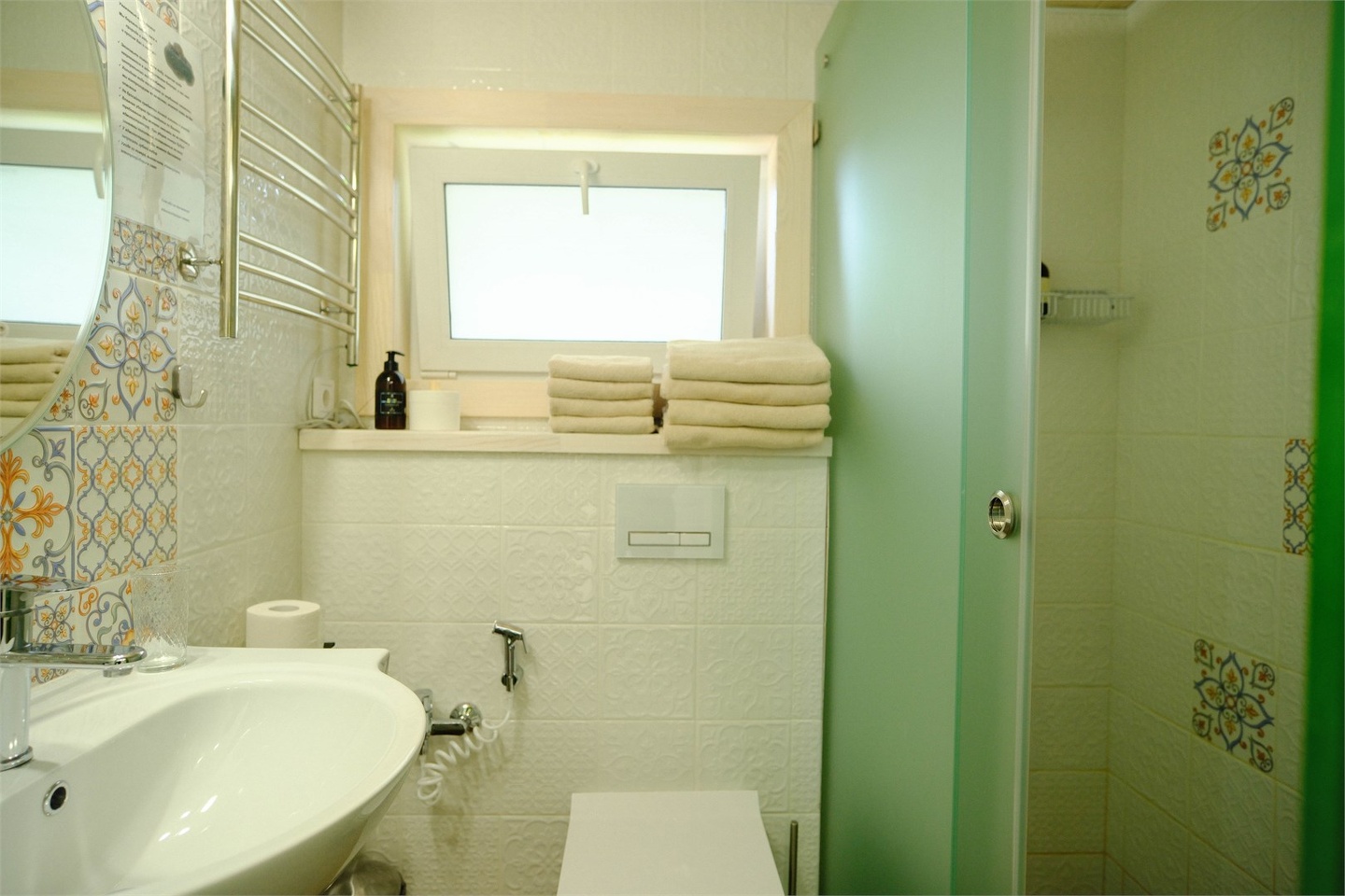 Шале двухэтажное с двумя спальнями, кухней-гостиной и видом на горы - фото 4