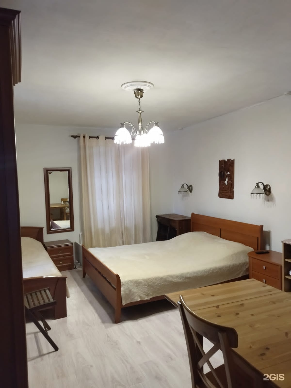 Стандартный номер с двуспальной и 1 односпальной кроватью - фото 1