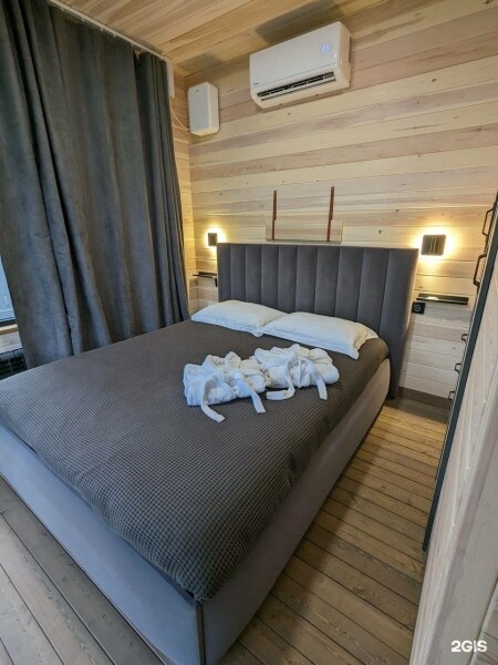 Большой зеркальный куб с отдельной спальней №0 для 2-4 гостей - фото 4