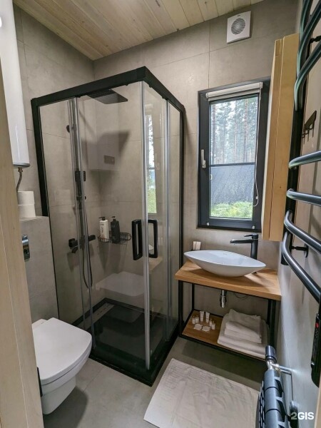 Большой зеркальный куб с отдельной спальней №0 для 2-4 гостей - фото 7