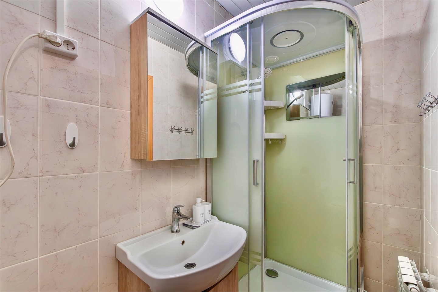 Стандарт с 2 односпальными кроватями (дом Катунь) - фото 10