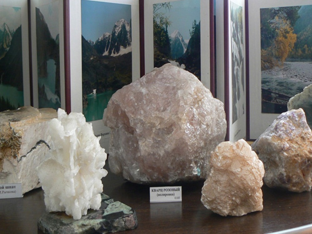 Музей камня Майминского района и его филиал «Литературно-краеведческий музей им. С.С. Суразакова» в с. Средний Сайдыс Майминского района - фото 5