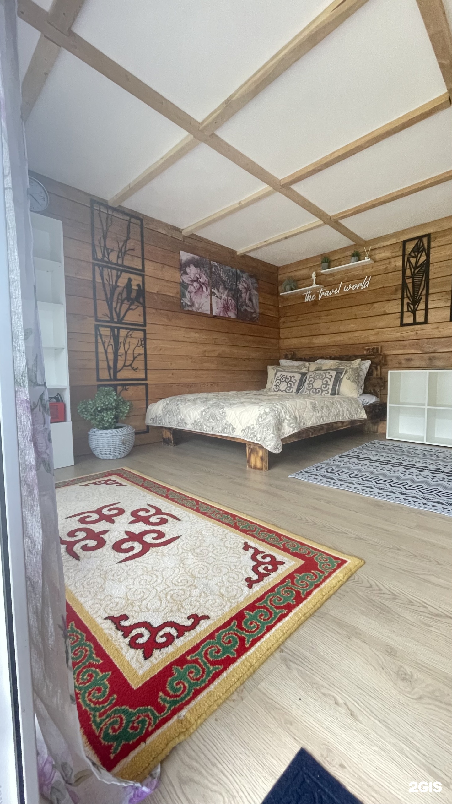 Трехместный номер с двуспальной и односпальной кроватью - фото 4