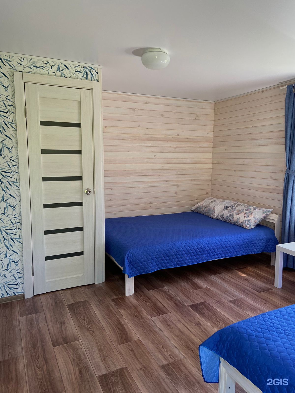 Трехместный номер с двуспальной и односпальной кроватями - фото 2