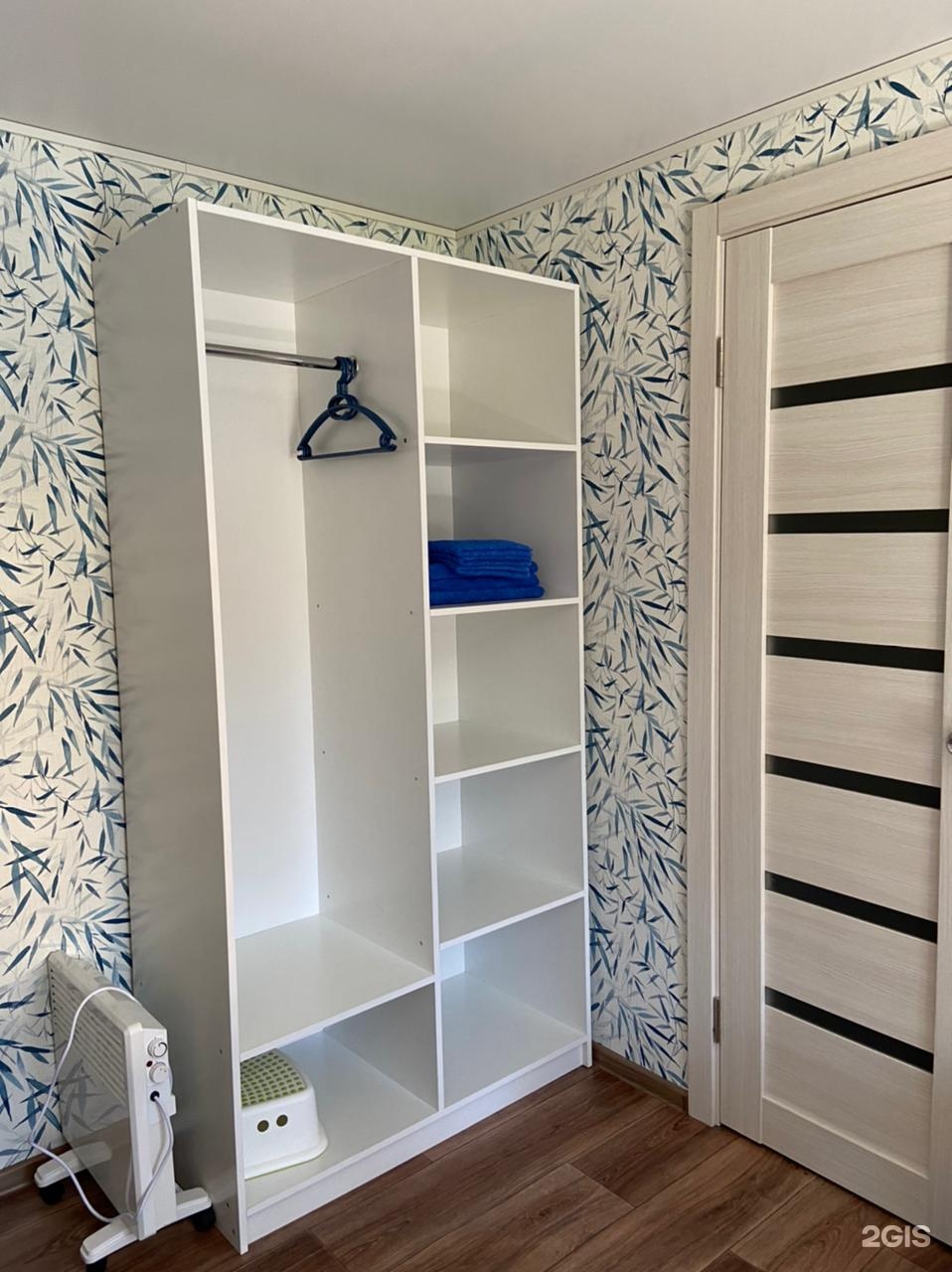 Трехместный номер с двуспальной и односпальной кроватями - фото 3