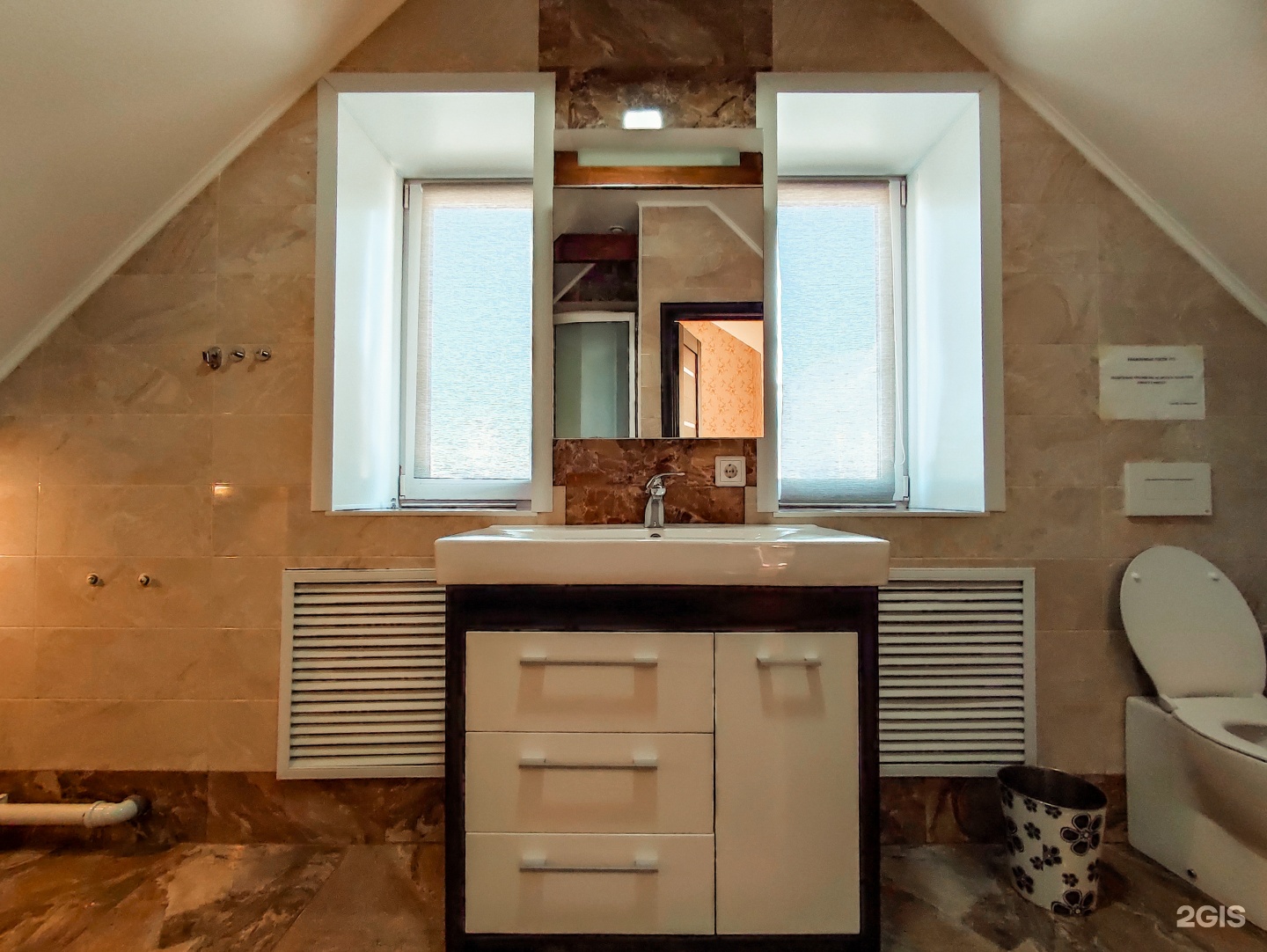 Трехместный номер с 3 односпальными кроватями - фото 7