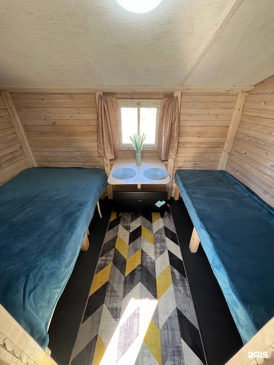 Трехместный номер с двуспальной и односпальной кроватями - фото 3