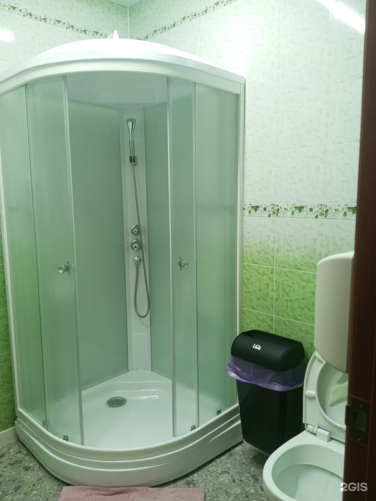 Трехместный номер с двуспальной и односпальной кроватями - фото 3