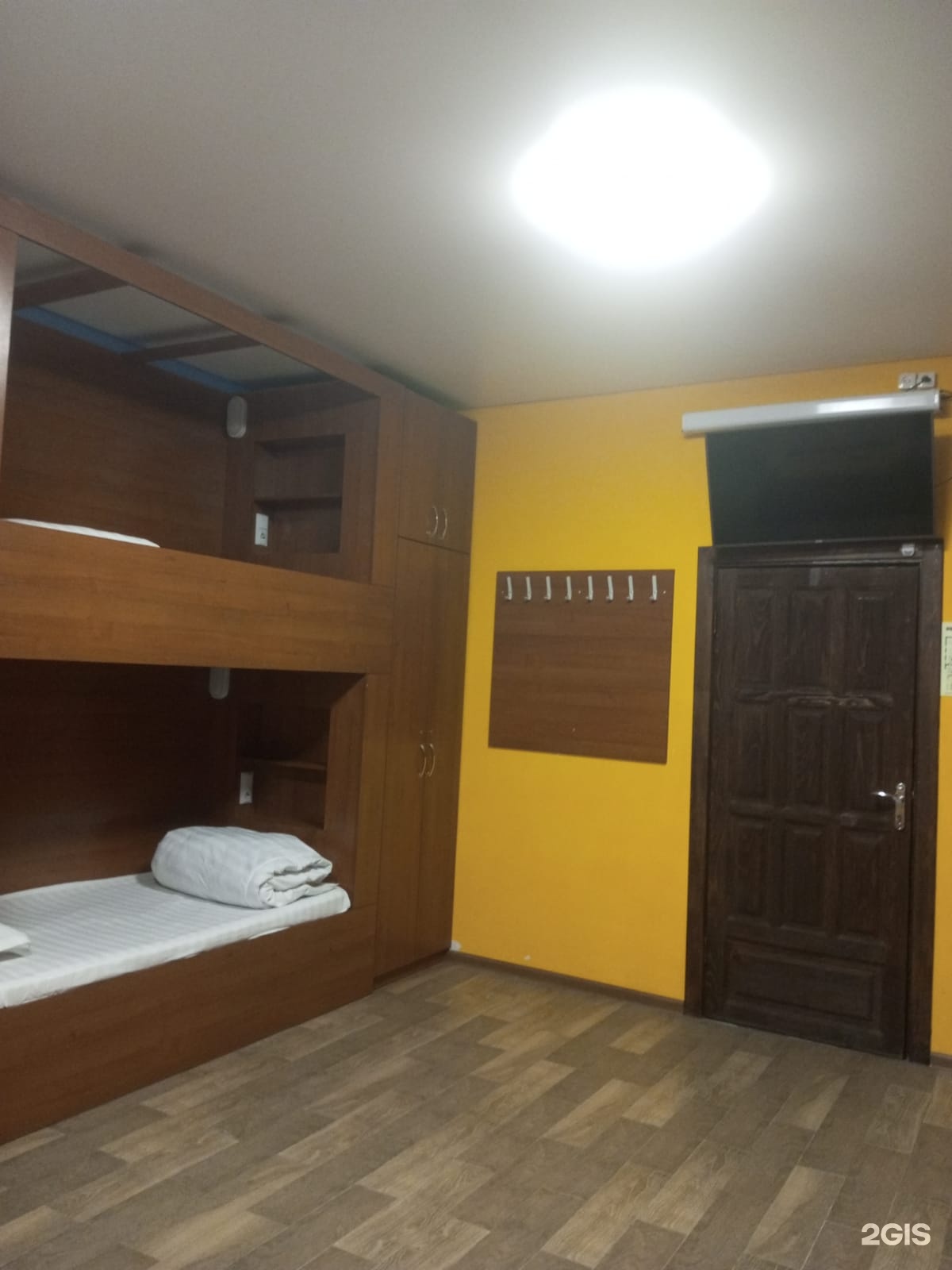 Койко-место в мужском номере на 8 человек - фото 6
