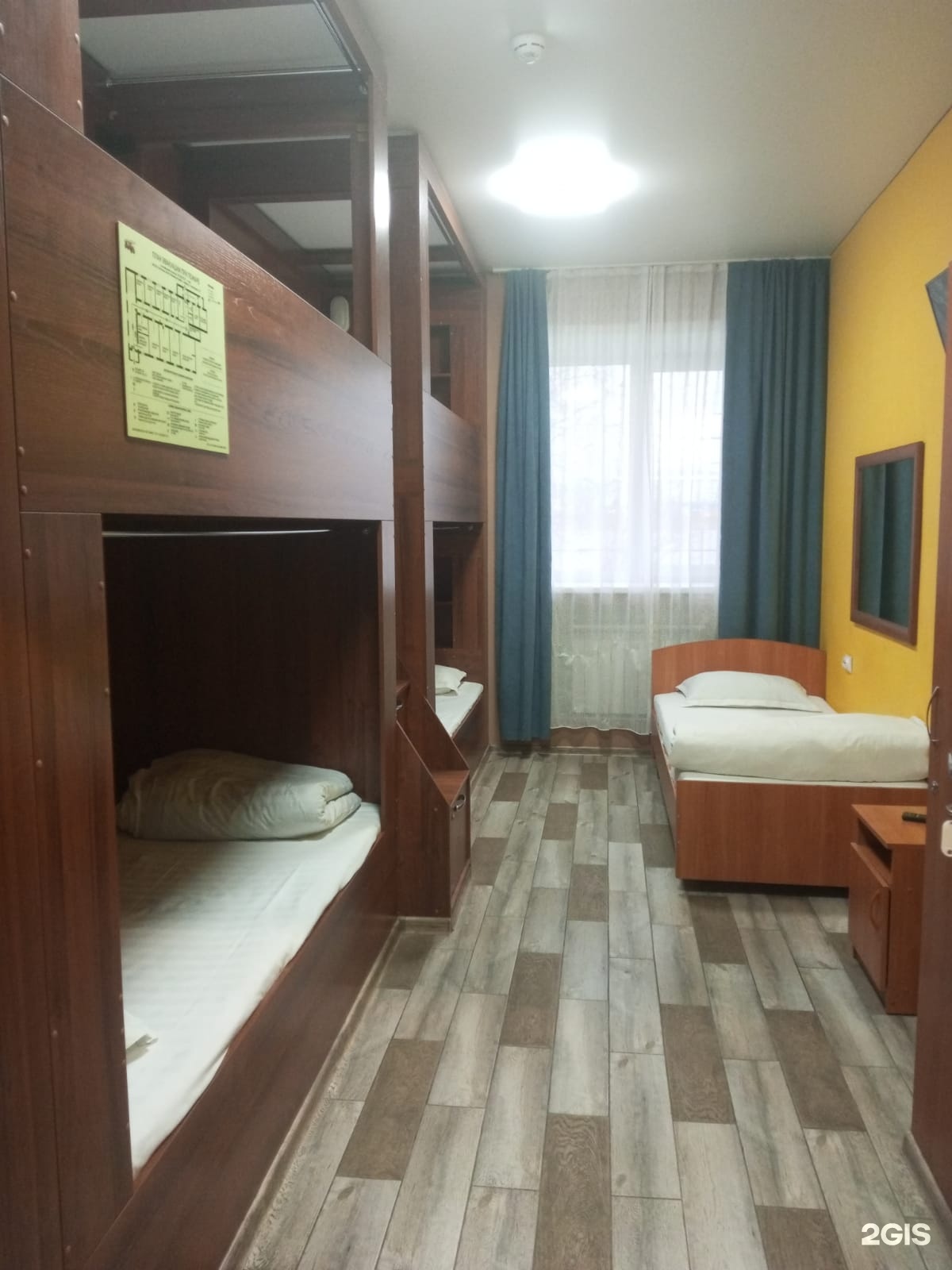 Койко-место в мужском номере на 6 человек - фото 1