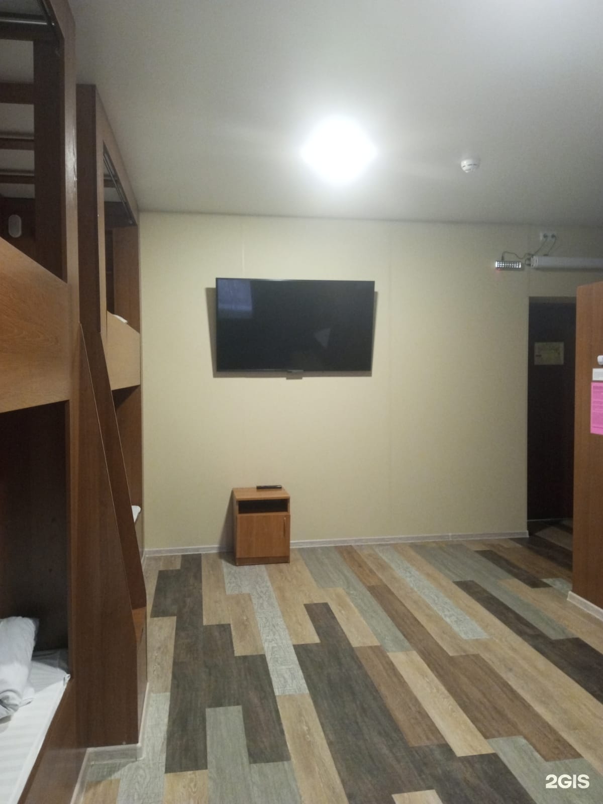 Койко-место в мужском номере на 6 человек - фото 1