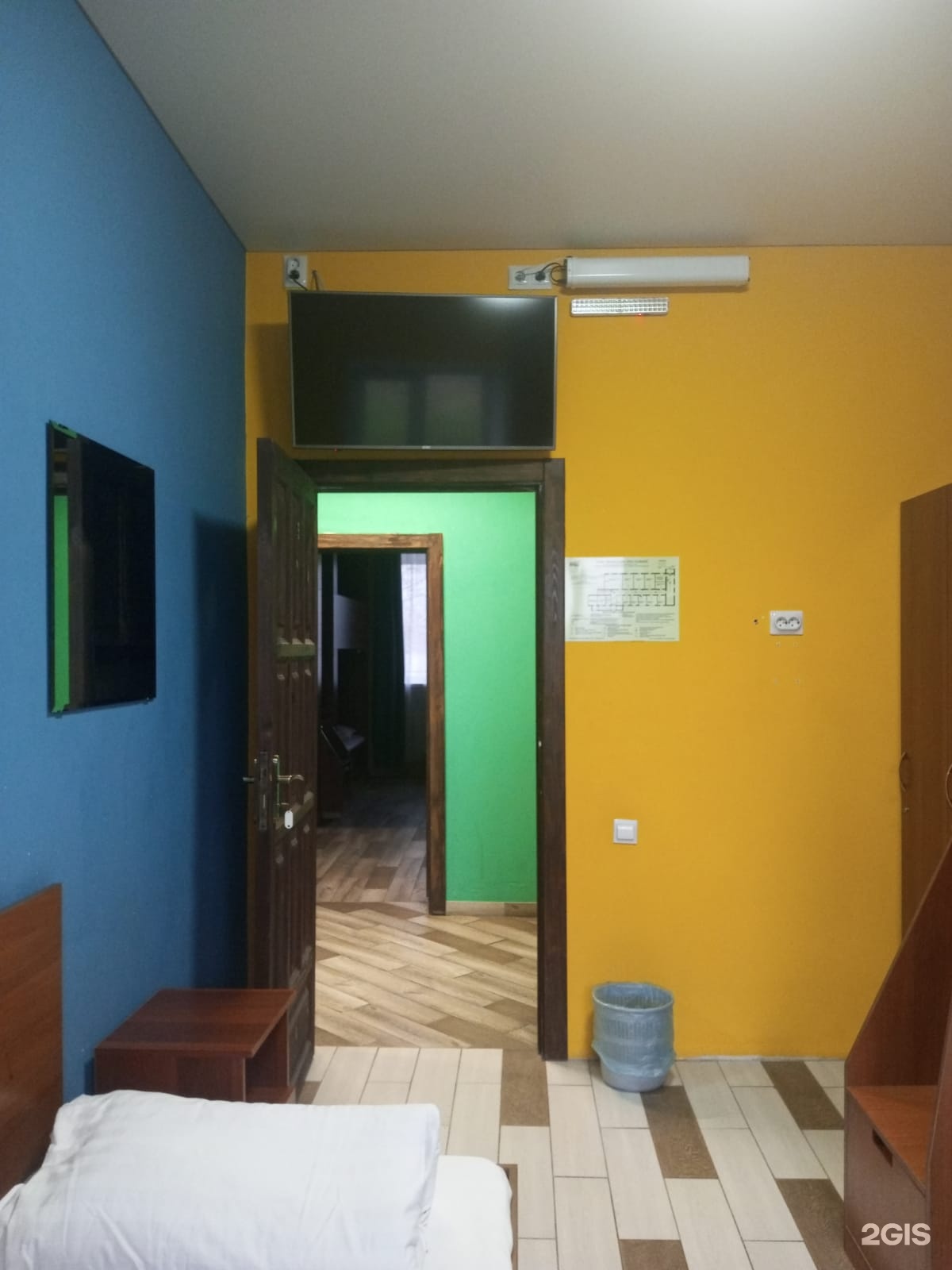 Трехместный номер с 3 односпальными кроватями - фото 2