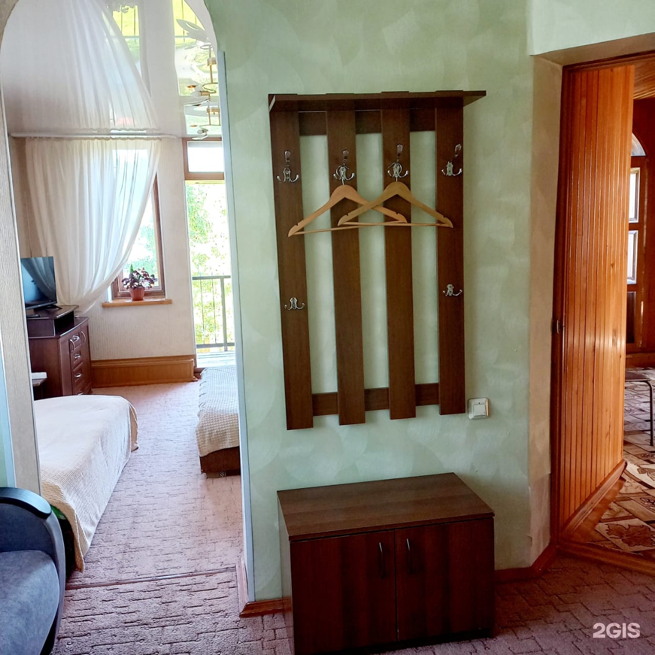 Улучшенный семейный номер с двуспальной или 2 односпальными кроватями с видом на озеро - фото 7