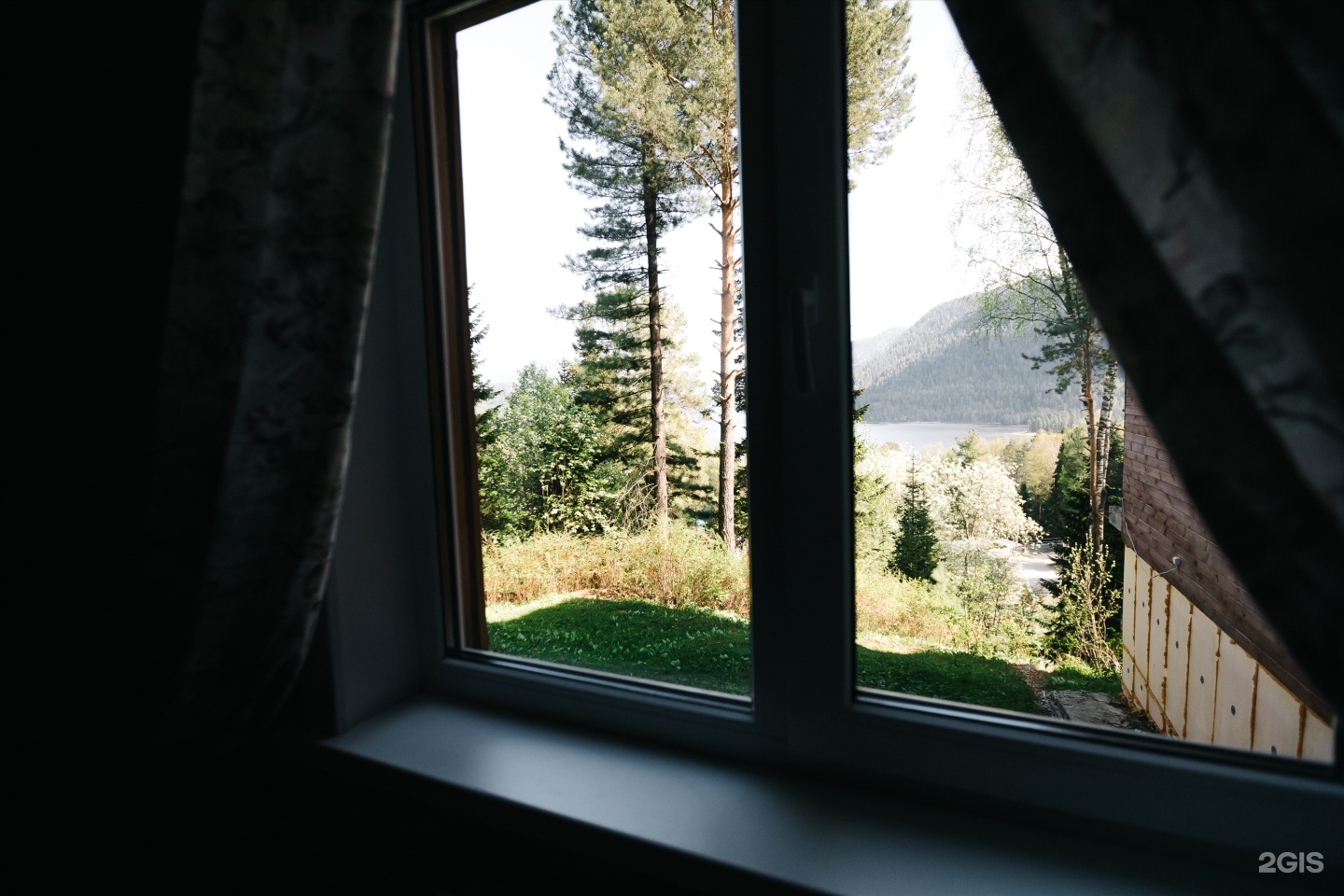 Стандарт с видом на озеро с 2 односпальными кроватями - фото 1