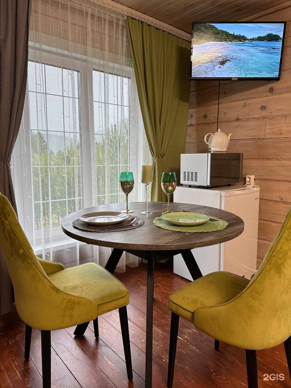 Двухместный номер с двуспальной кроватью с видом на горы - фото 3