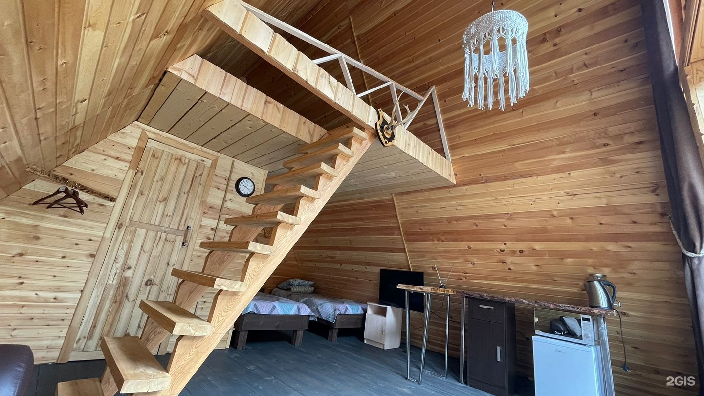 Стандартный номер с двуспальной и 2 односпальными кроватями - фото 1