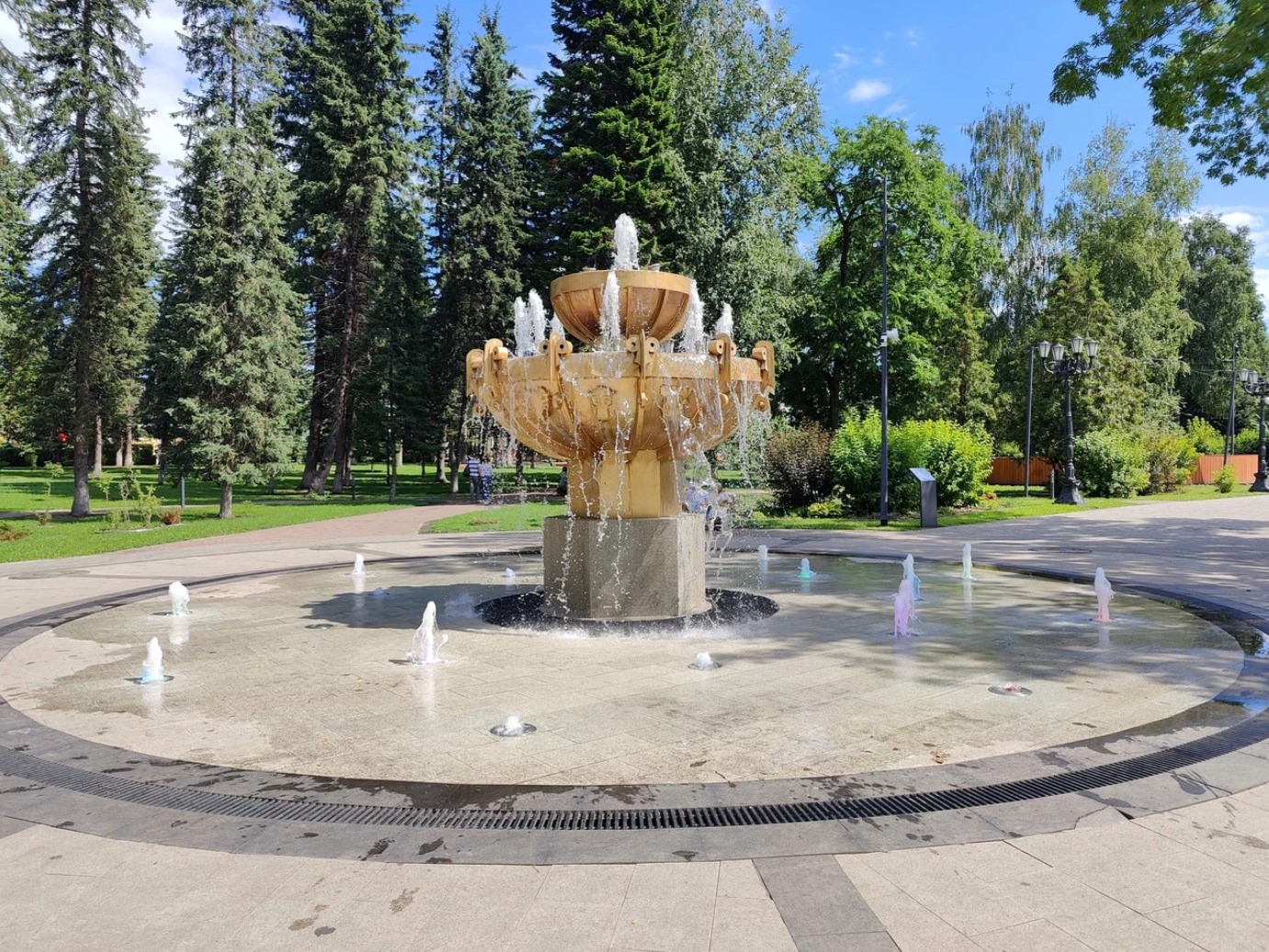 Центральный сквер культуры и отдыха - фото 1