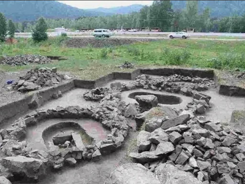 Комплекс древних памятников у села Манжерок - фото 4