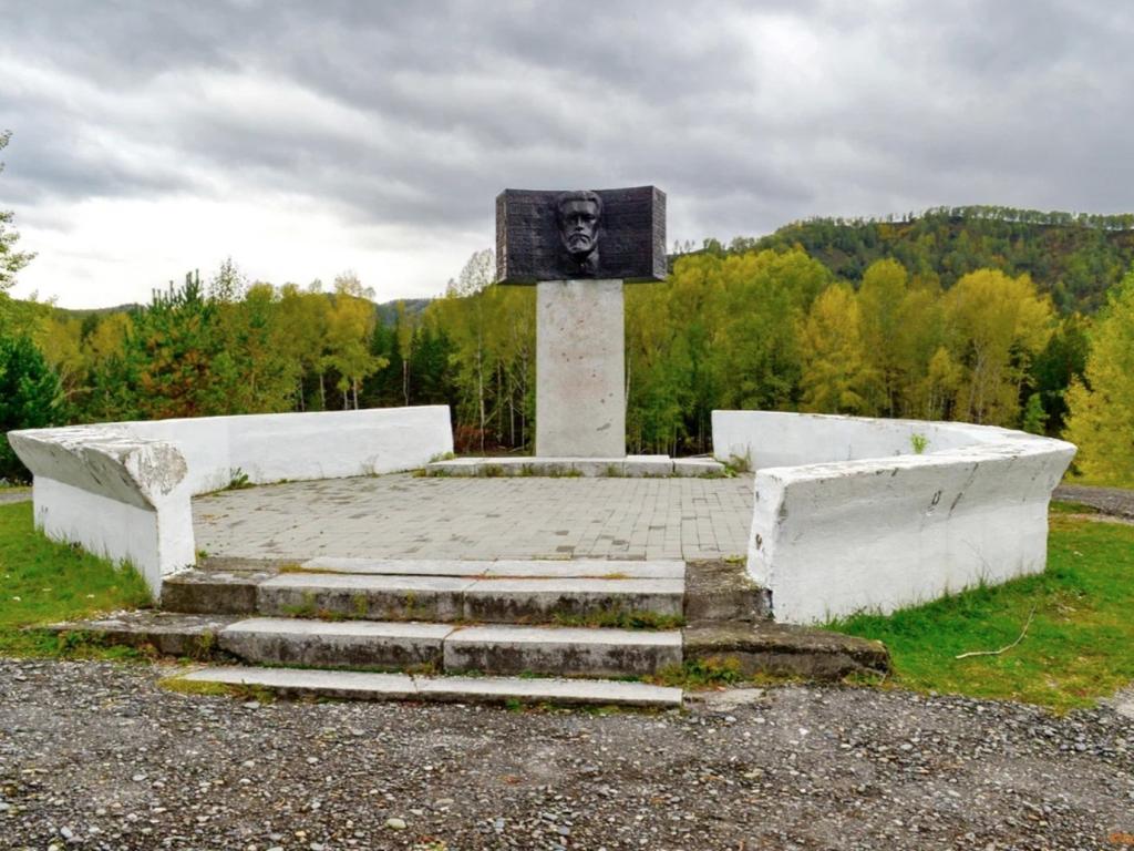 Памятный знак В.Я.Шишкову - фото 1