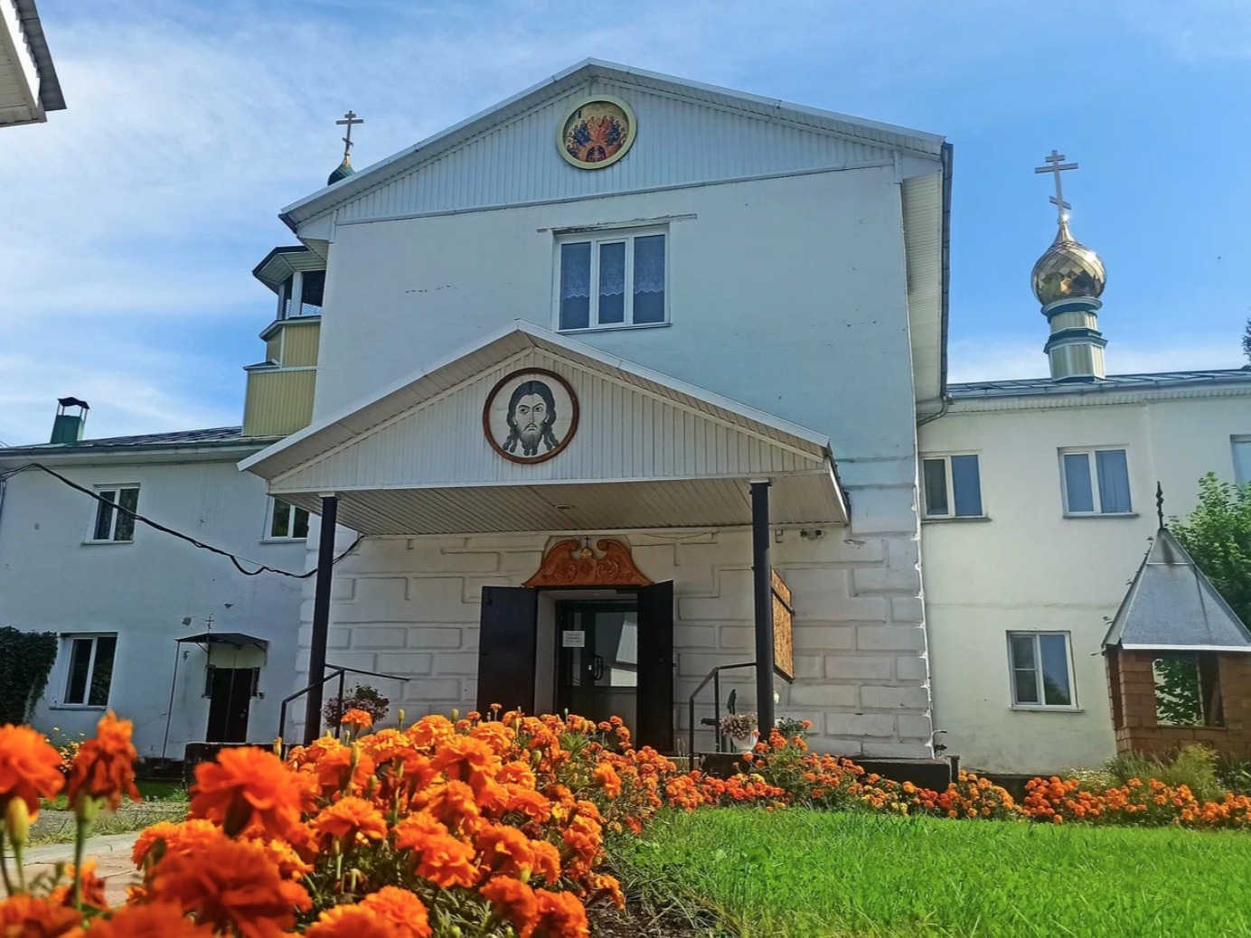 Храм сошествия Святого Духа в селе Майма - фото 1