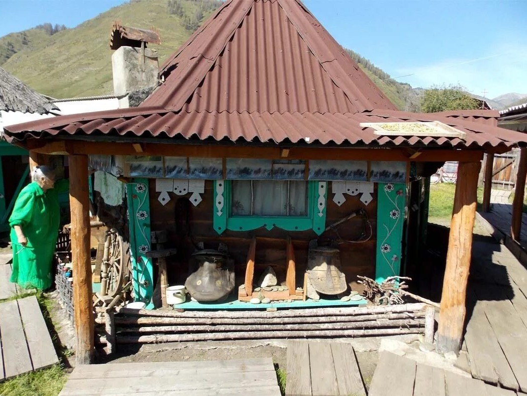 Школьный этнографический музей «Айас» в селе Чендек