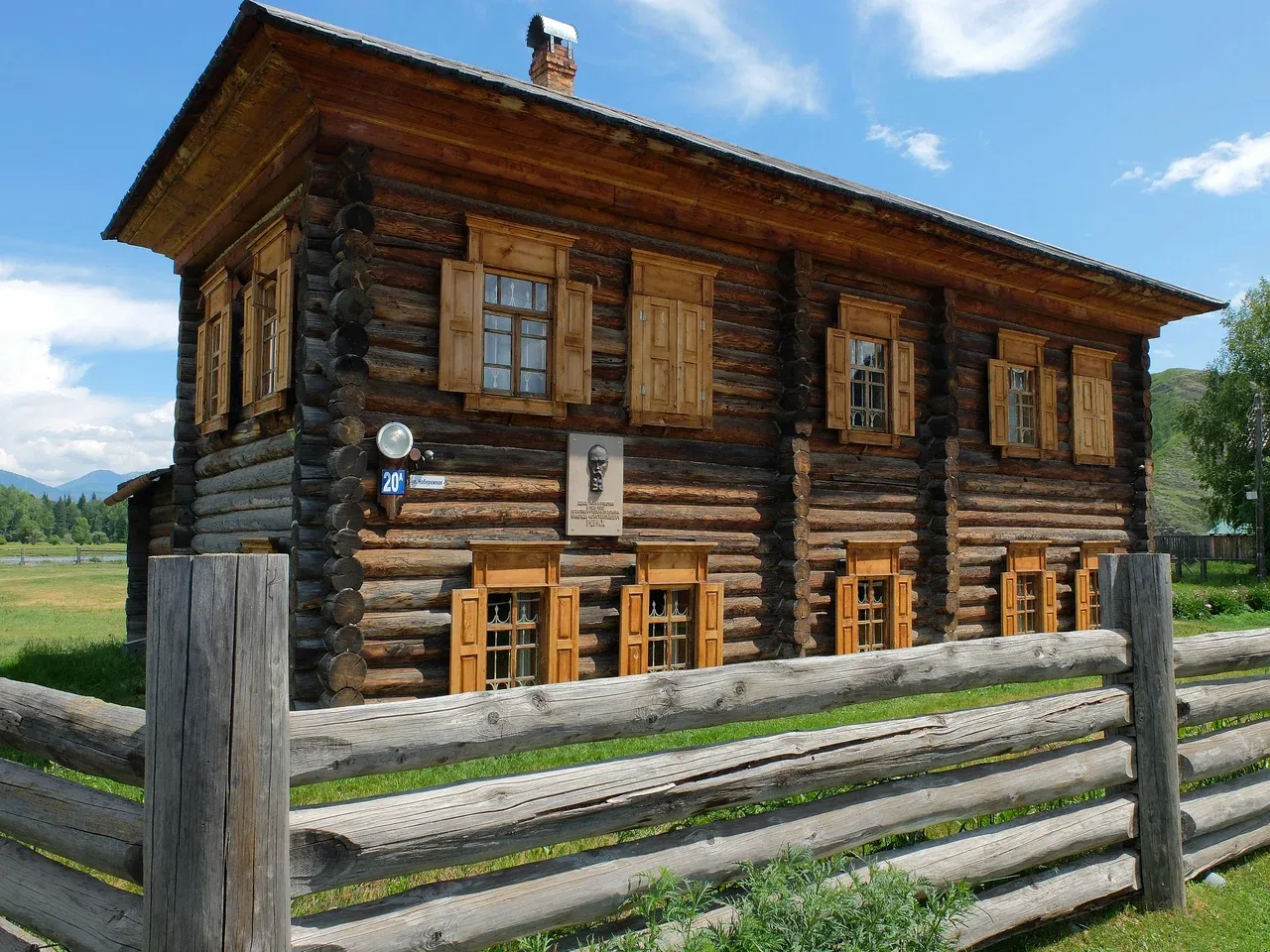 Мемориальный Дом-Музей Н.К. Рериха в селе Верхний Уймон - фото 2