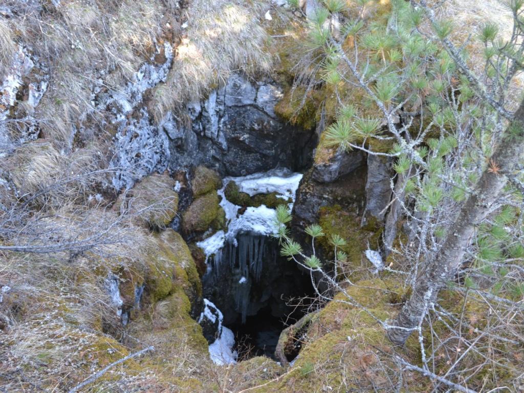 Ороктойская карстовая шахта