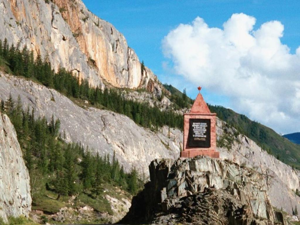 Обелиск у скалы Белый Бом - фото 2