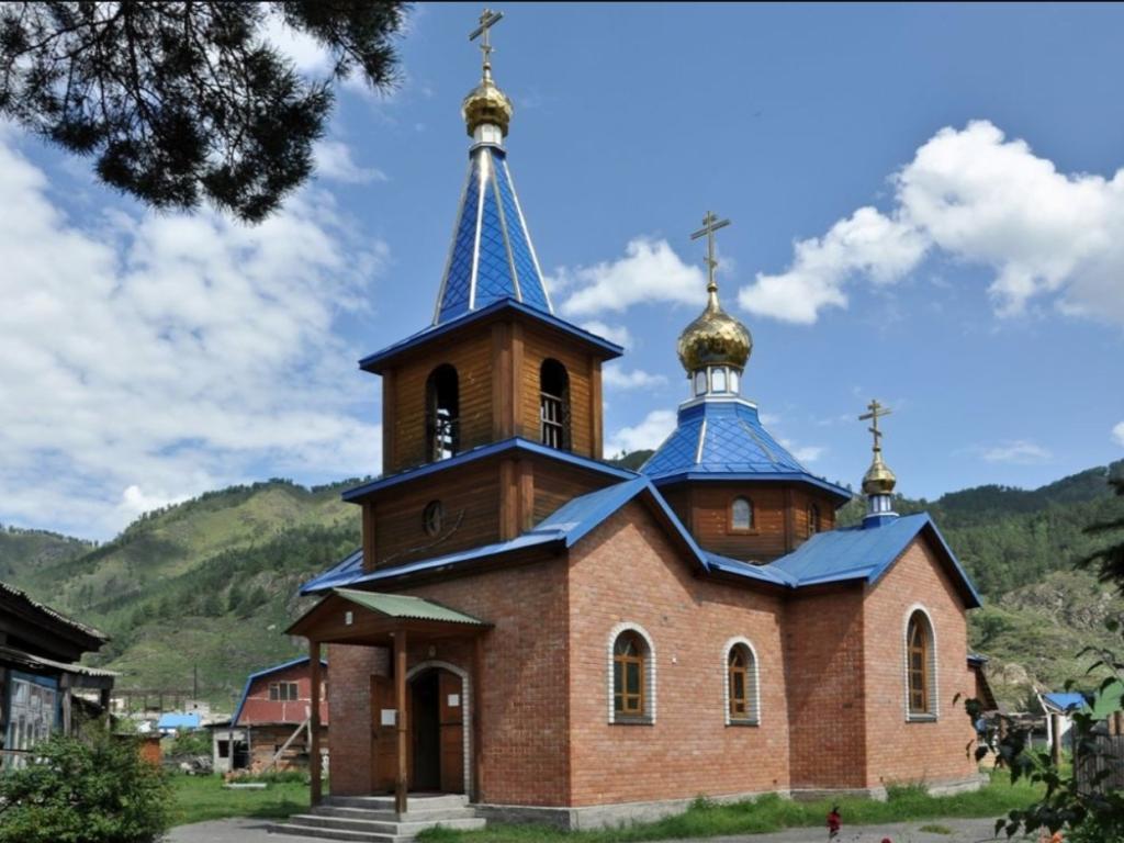 Храм в честь иконы Божией Матери «Всех скорбящих Радость» в селе Чемал - фото 1