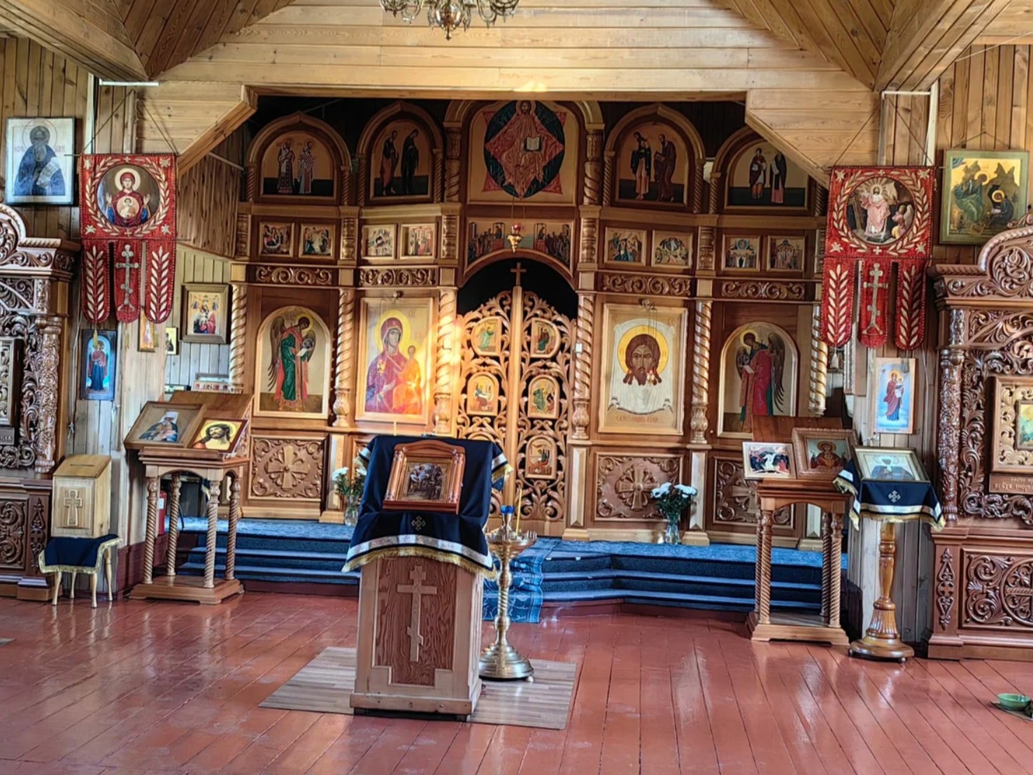 Храм в честь иконы Божией Матери «Всех скорбящих Радость» в селе Чемал - фото 3