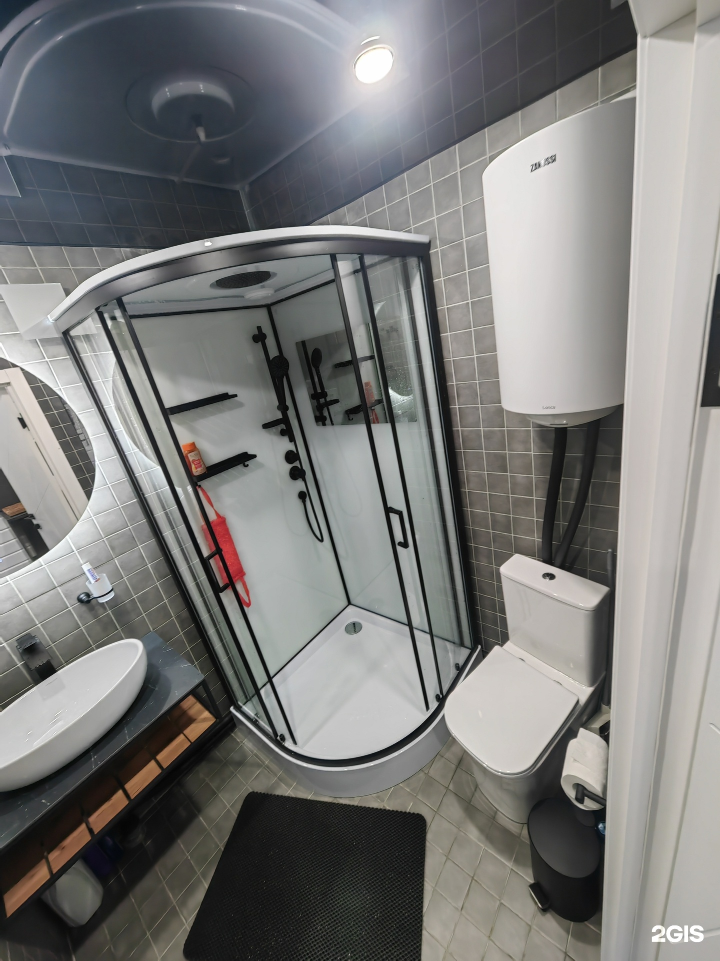 Домик с панорамными окнами и видом на горы.  - фото 26