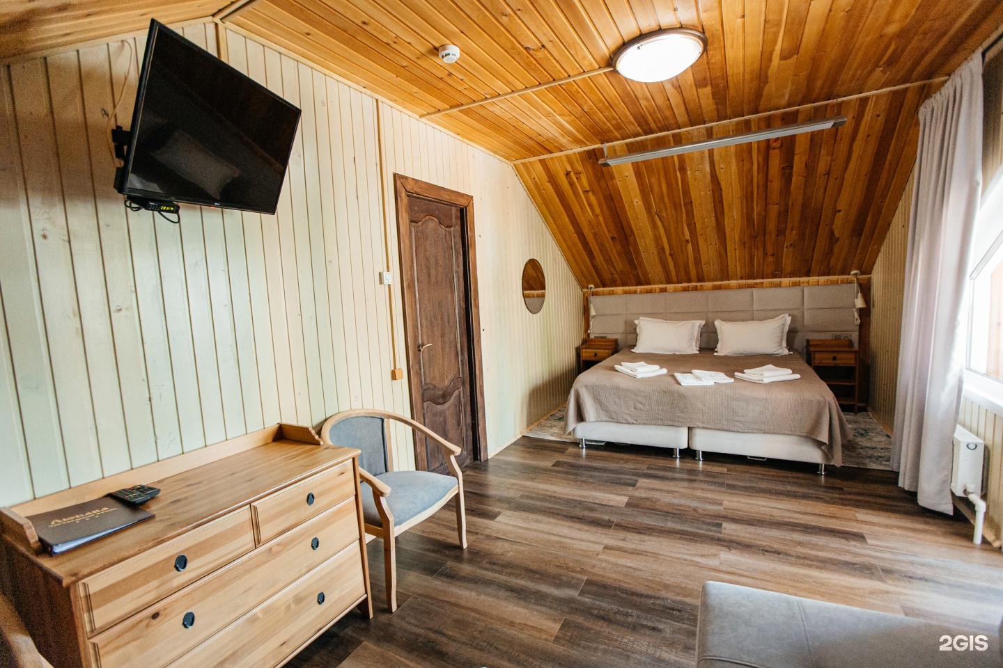 Стандарт двухкомнатный с отдельным входом в коттедже - фото 1