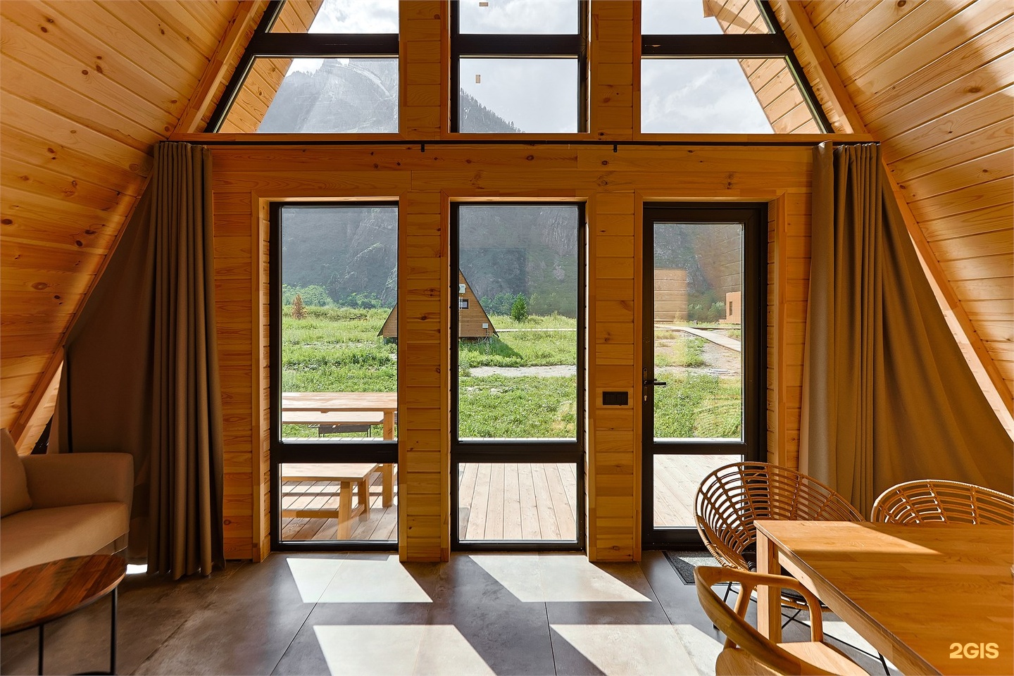 Дом А-фрейм две спальни с видом на горы - фото 3