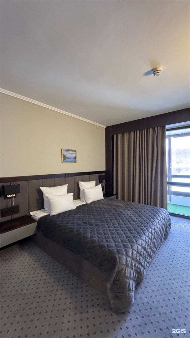 Люкс с видом на озеро (Отель «Югославский») - фото 1