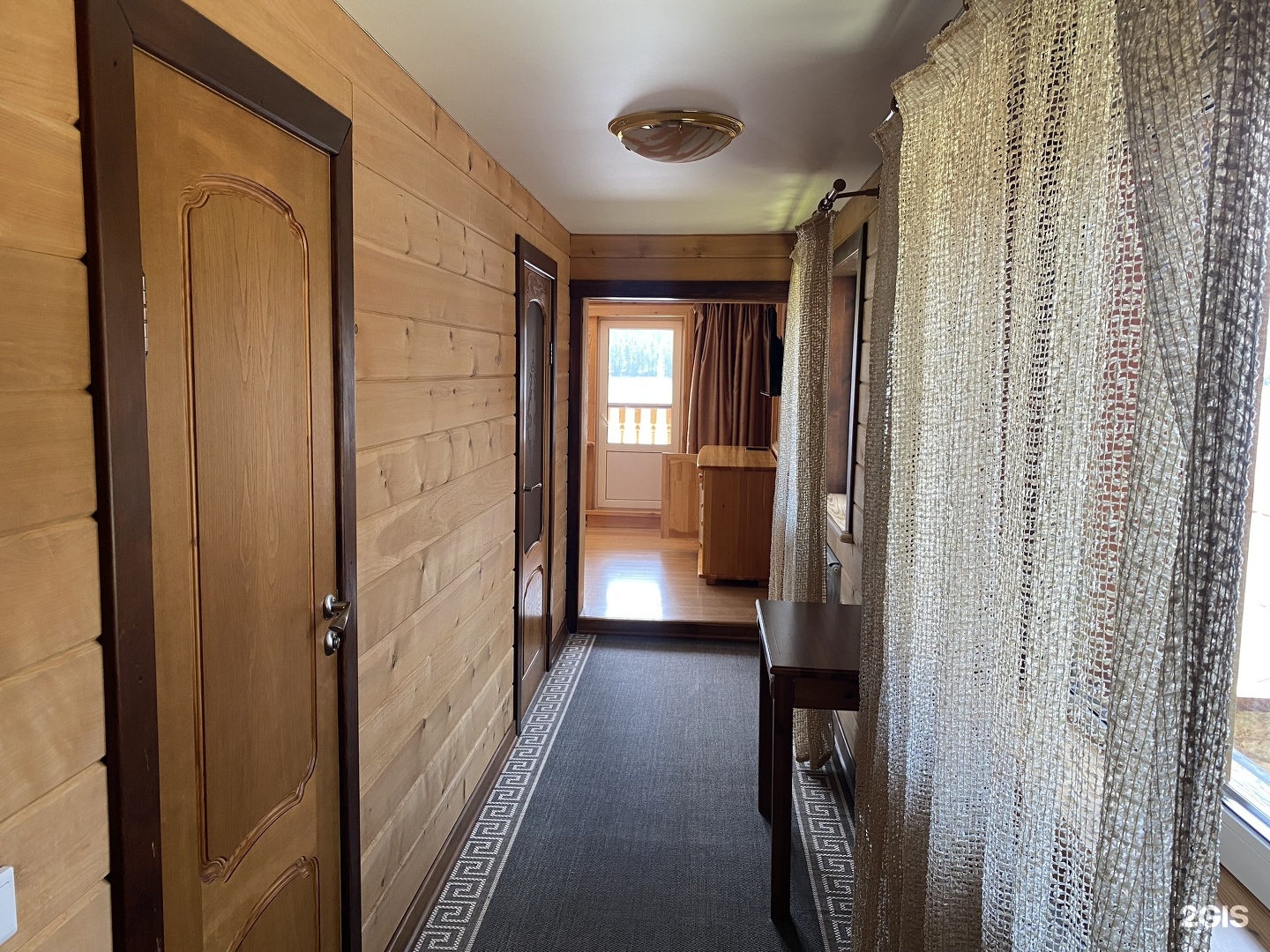 Двухкомнатный номер с балконом и видом на озеро - фото 2