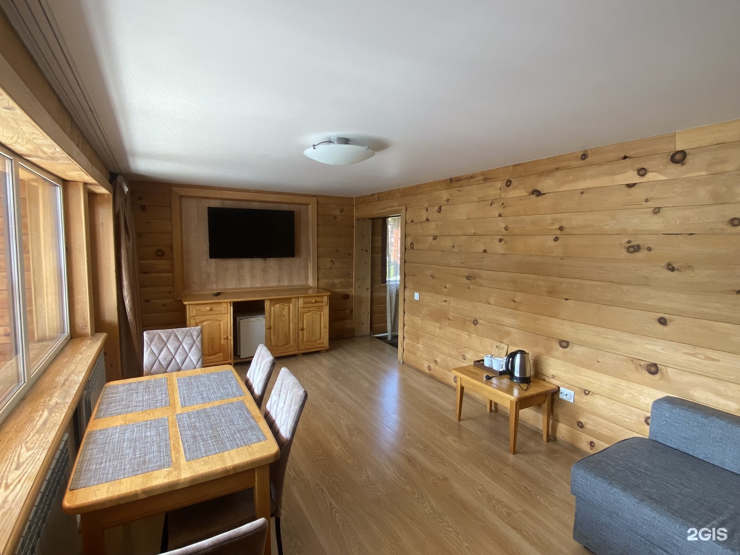 Двухкомнатный номер с балконом и видом на озеро - фото 4