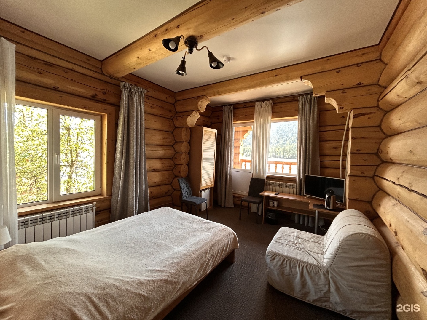 Семейный номер с балконом и видом на озеро  - фото 1