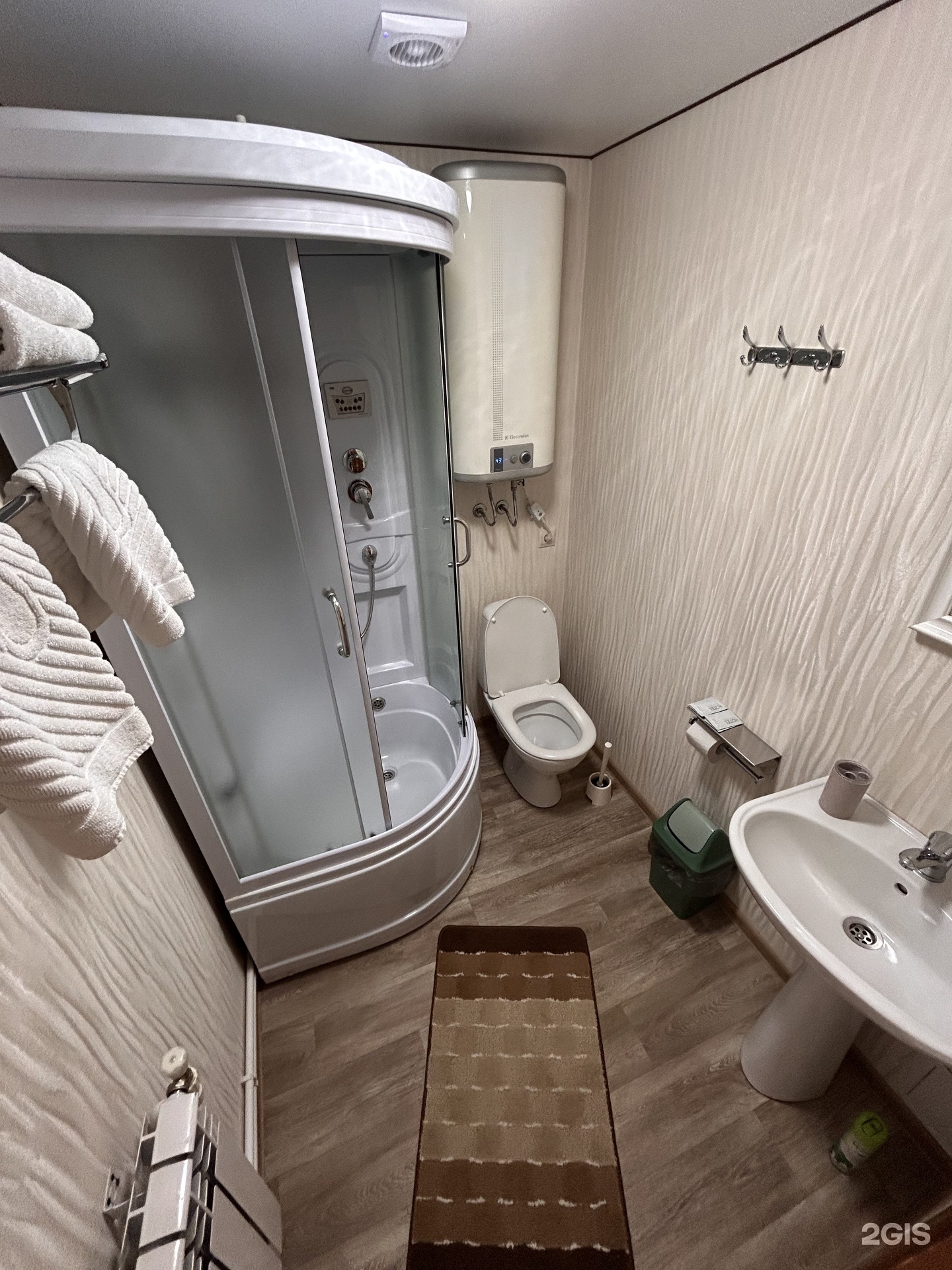 Семейный номер с балконом и видом на озеро  - фото 4