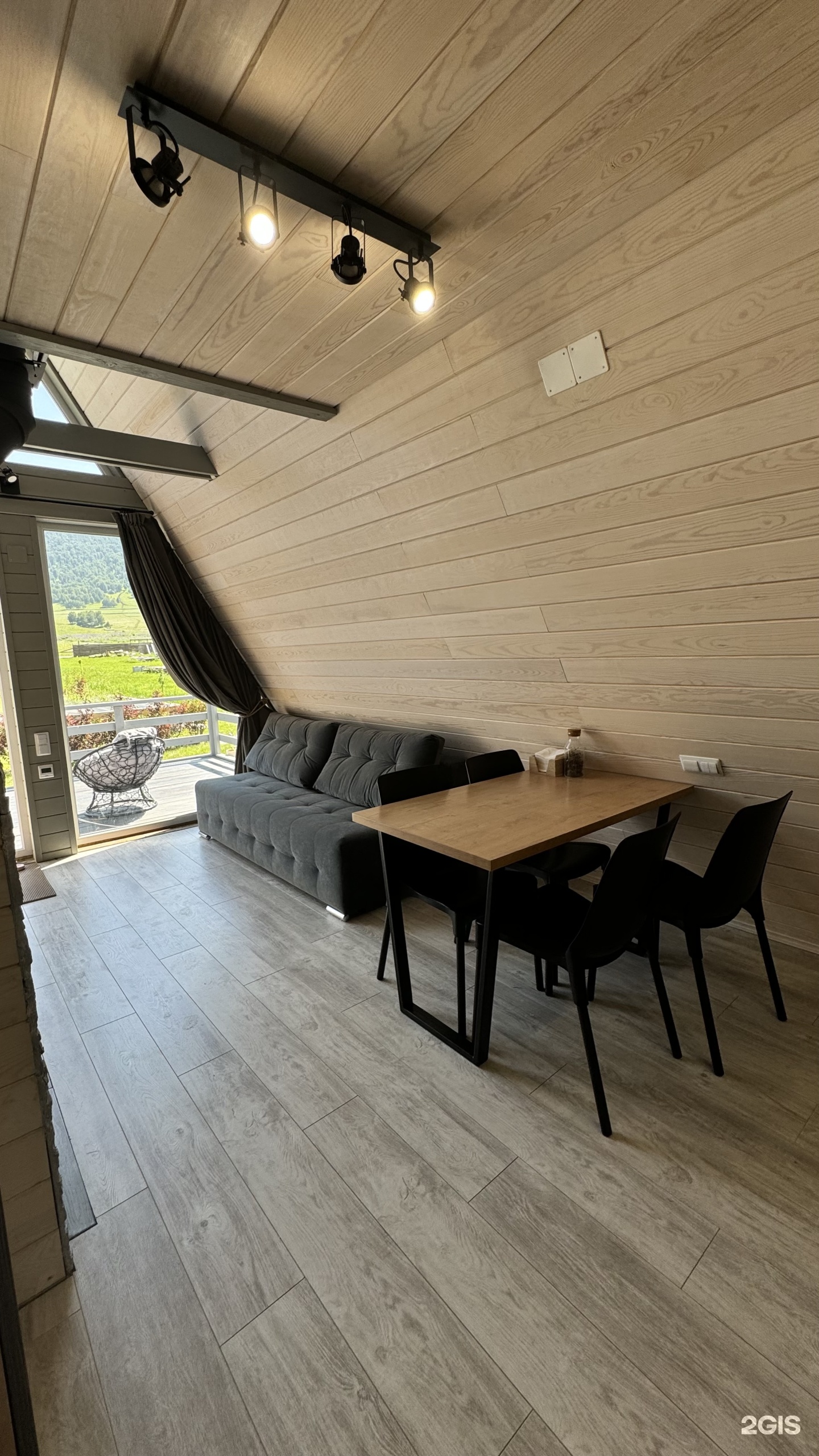 Дом с террасой - фото 1