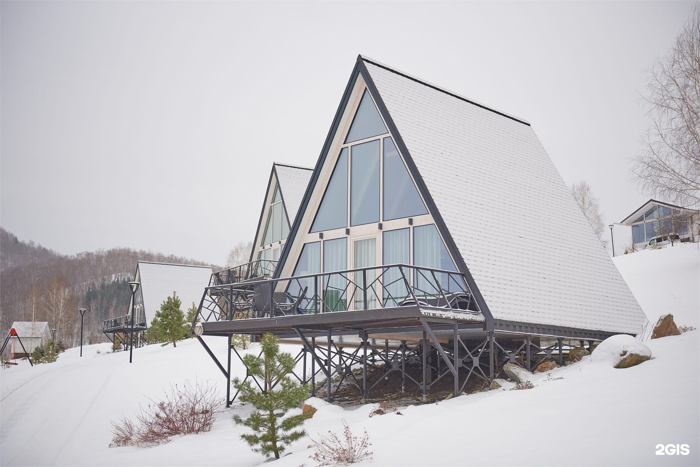 Шале с террасой и видом на горы - фото 1