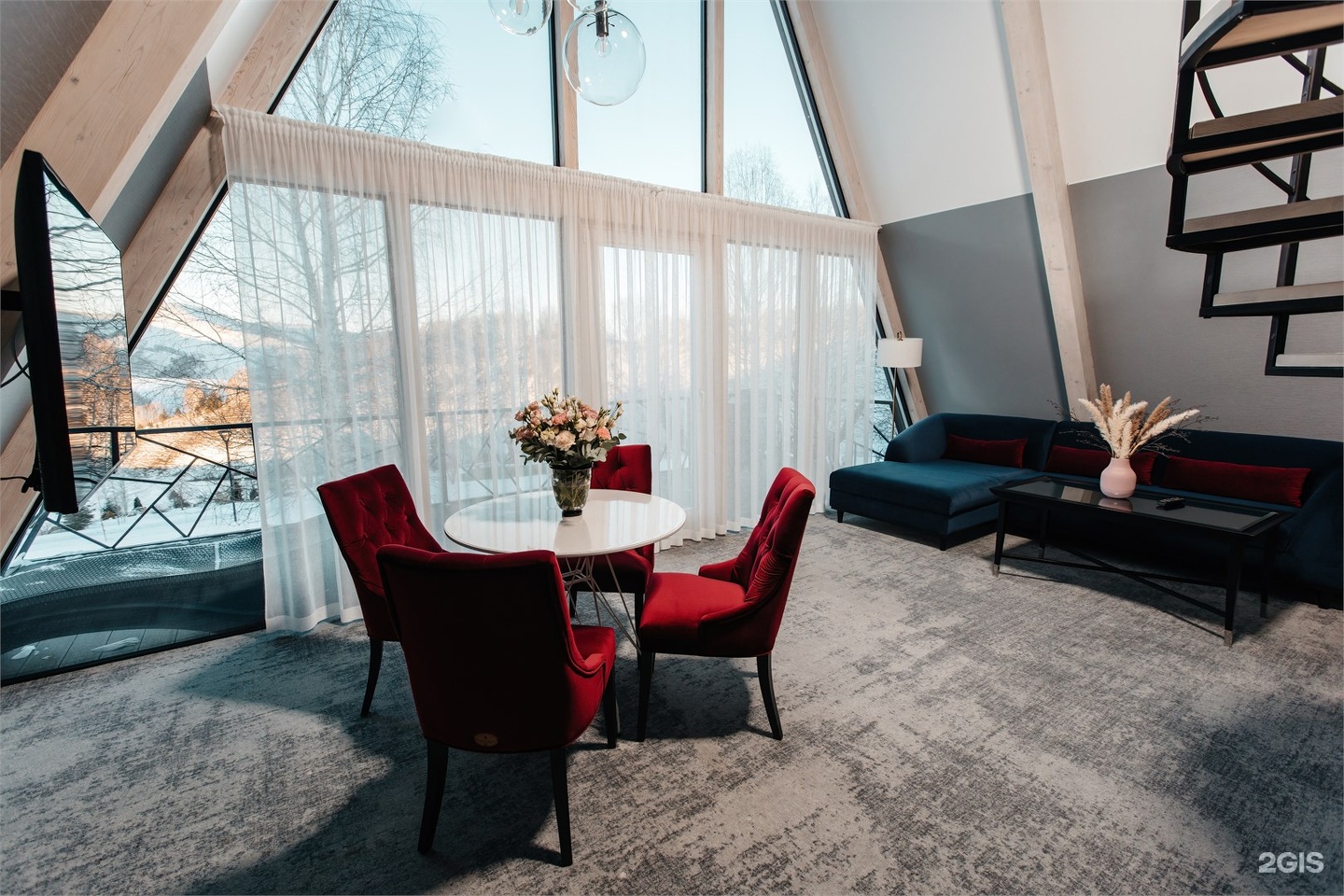 Шале с террасой и видом на горы - фото 2