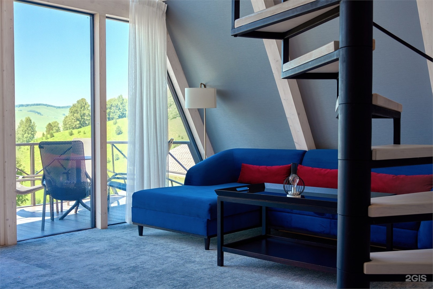 Шале с террасой и видом на горы - фото 10