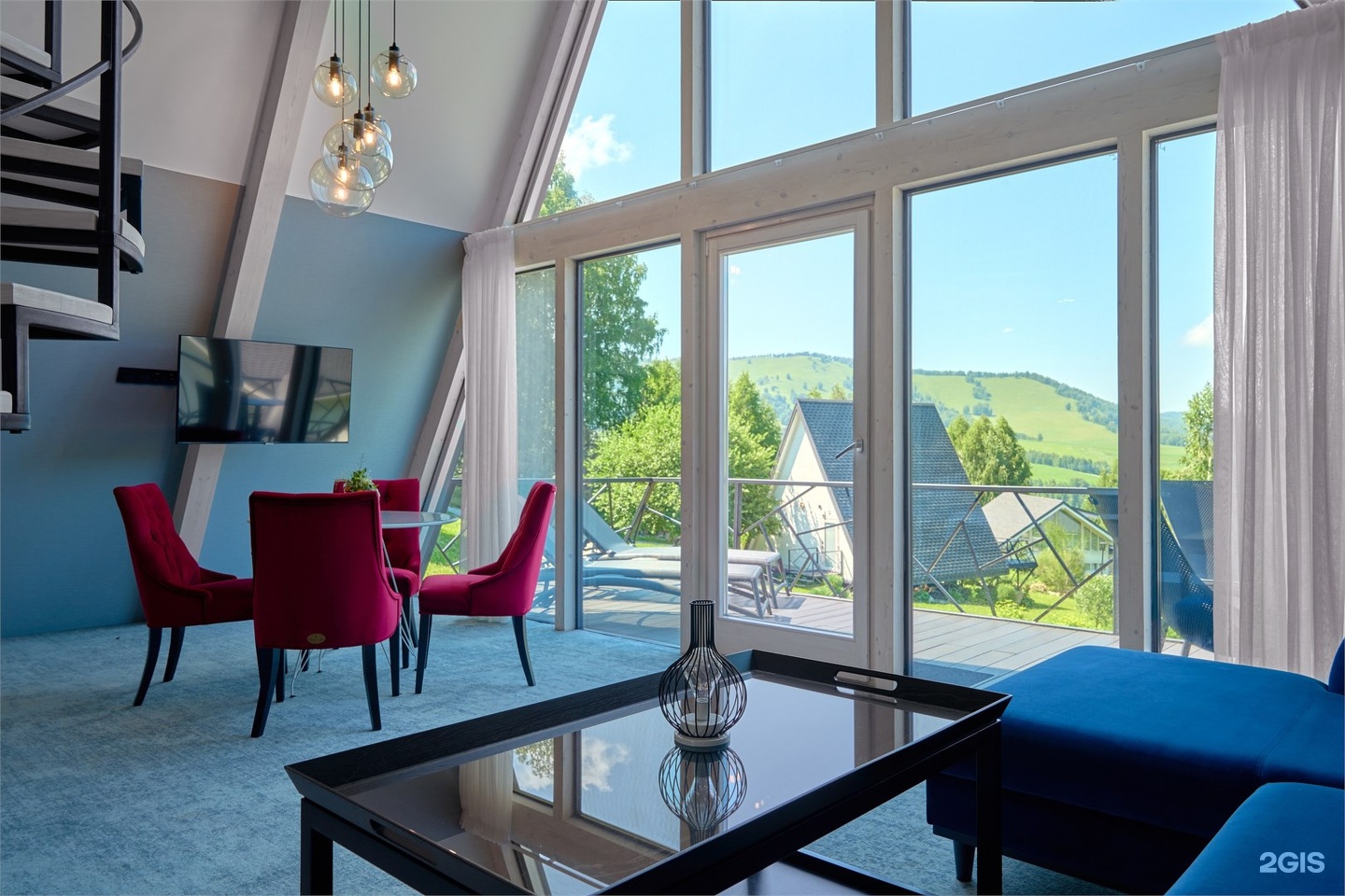 Шале с террасой и видом на горы - фото 13